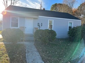 Building Photo - 3 bedroom/2 bath unit in Williamsburg