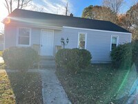 Building Photo - 3 bedroom/2 bath unit in Williamsburg