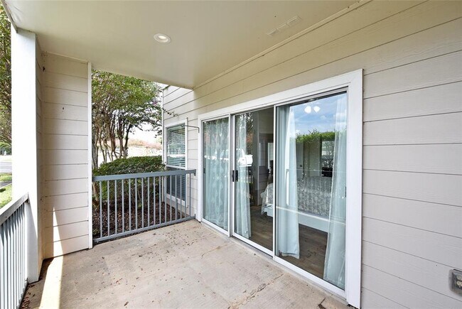 Building Photo - 12800 Melville Dr