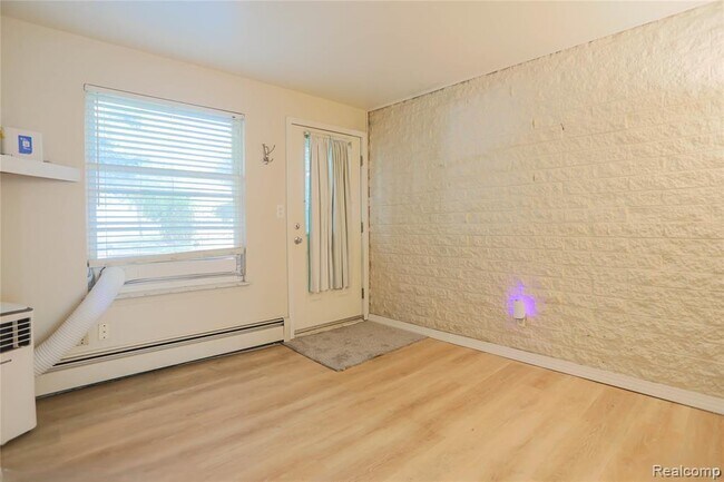 Building Photo - 119 Floral Ave