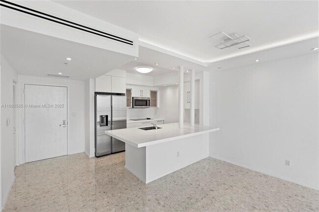 Building Photo - 325 S Biscayne Blvd