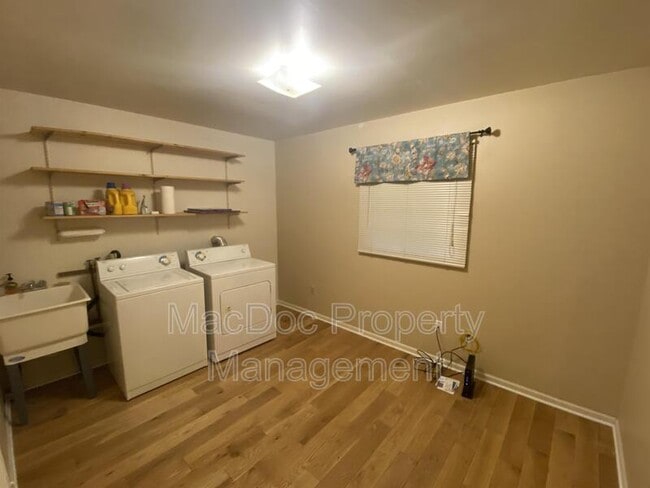 Building Photo - 549 Harrison Cir
