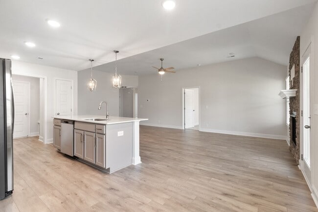 Building Photo - 1402 Dan Brown Dr