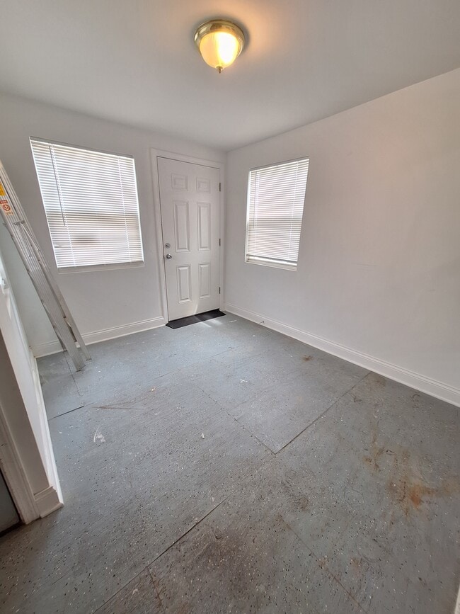 Building Photo - 2121 N Marmora Ave