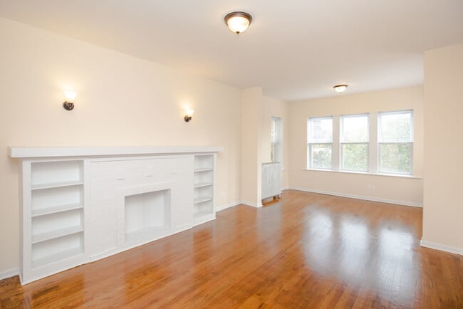 Building Photo - 4412 N St Louis Ave