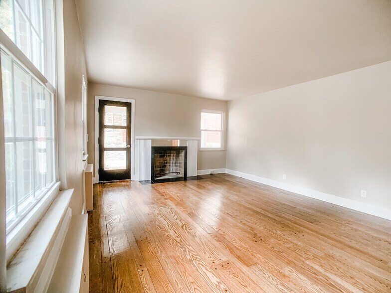 Living Room #3 - 6260 Rogers Park Plz