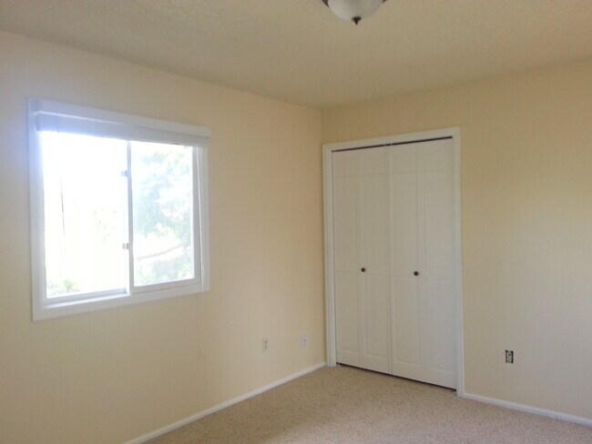 Building Photo - 1603 Cottonwood Dr