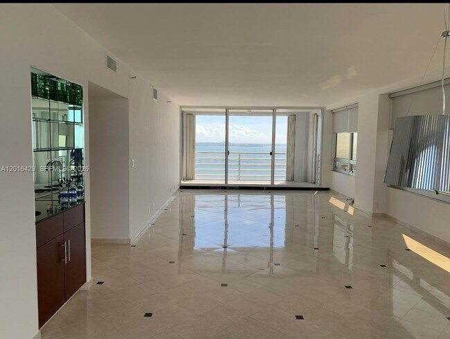 Building Photo - 1541 Brickell Ave
