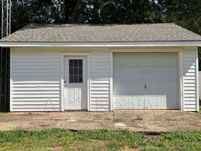 Building Photo - 950 Hillman St