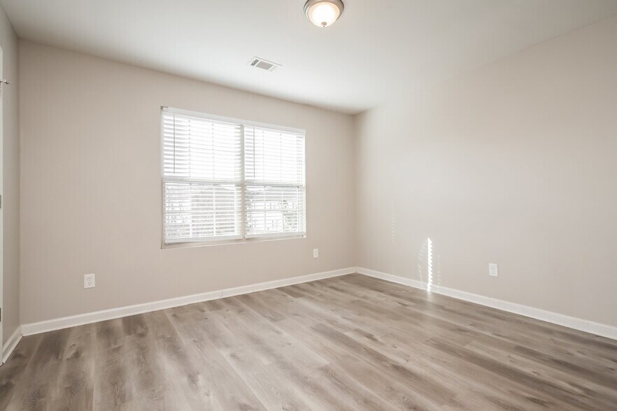 Building Photo - 207 Shaker Hollow Dr