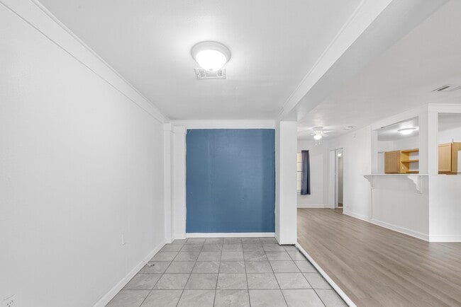 Building Photo - 324 Dixie St