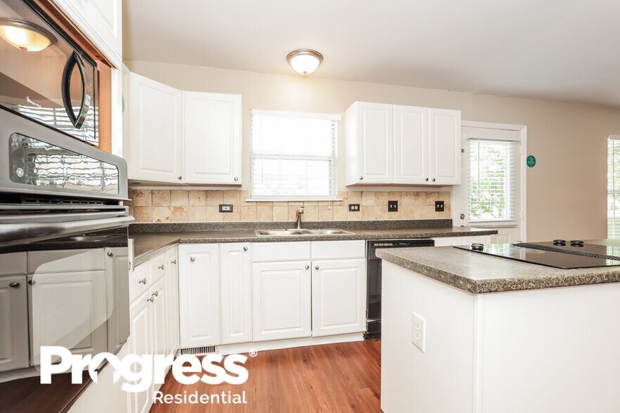 Building Photo - 3049 Brantley Dr