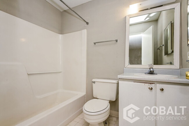 Building Photo - 3501 Creekview Pl
