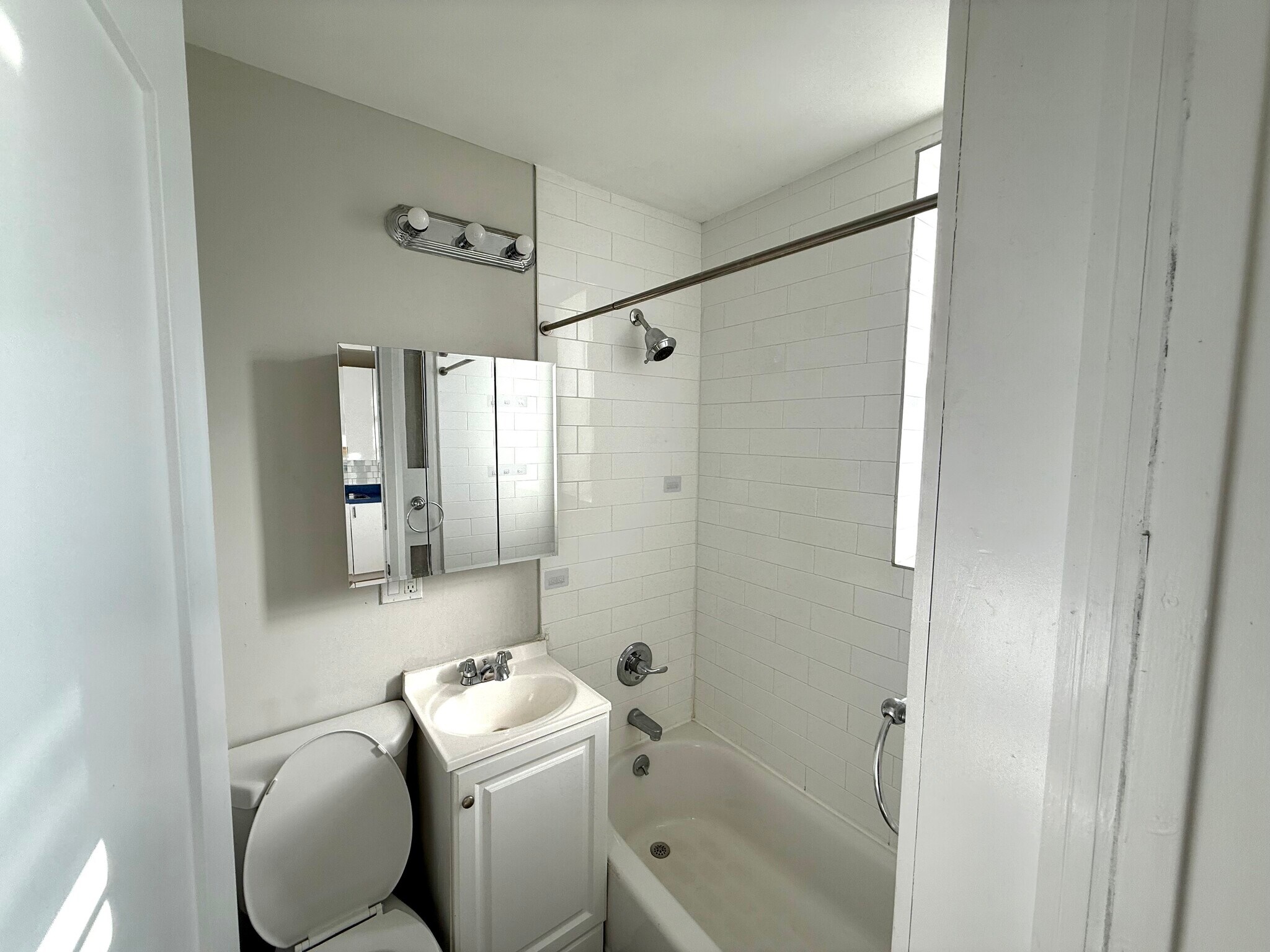 Building Photo - 241 E Broadway