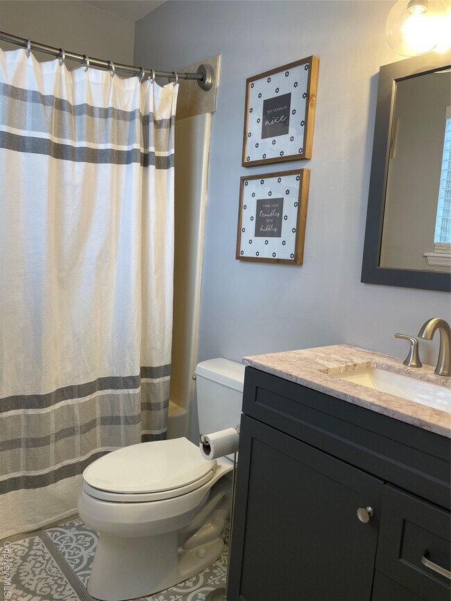 Building Photo - 18 Hawkins St