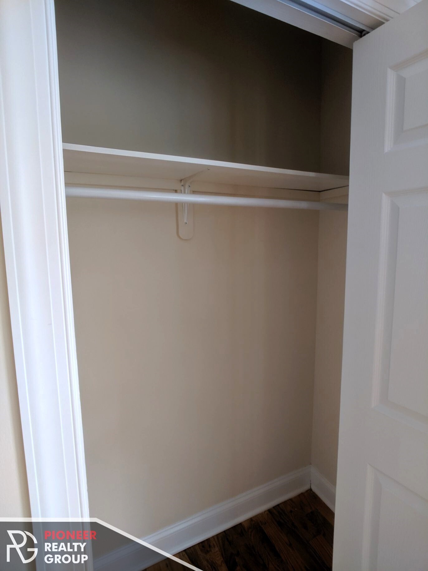 Building Photo - 3721 N Pine Grove Ave