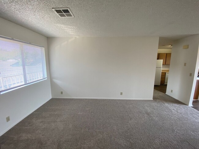 Building Photo - 2 Bed / 1 Bath (South Atascadero)