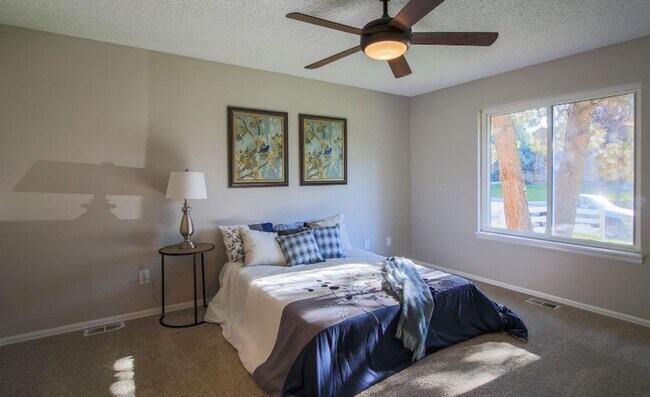 Building Photo - 2910 Rolling Wood Loop