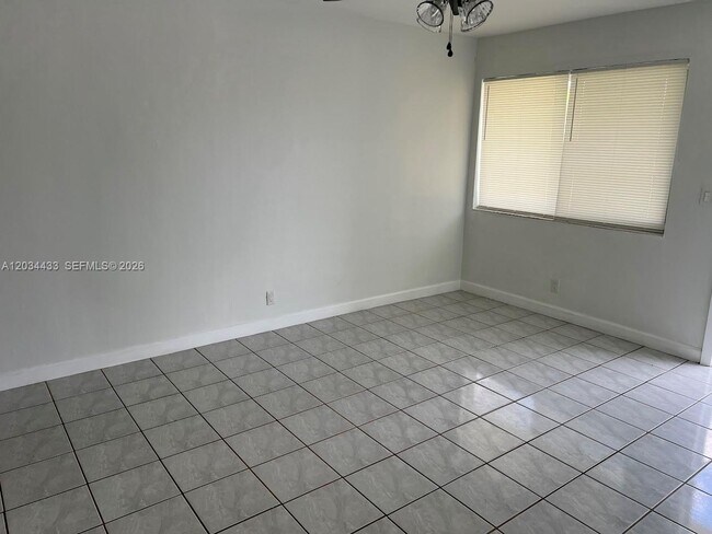 Building Photo - 910 N 56th Ave
