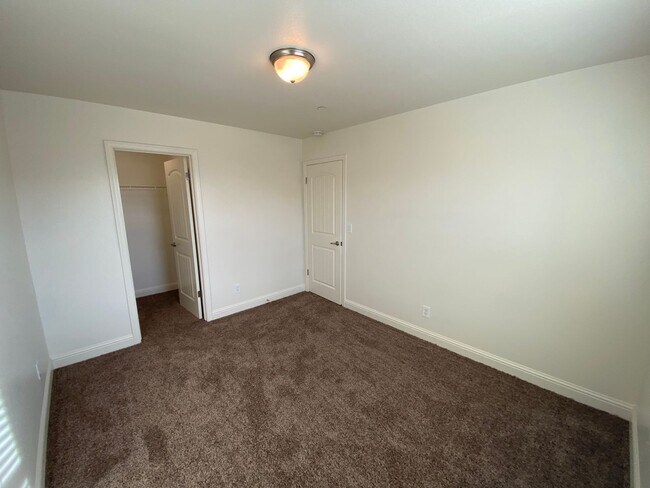 Building Photo - Beautiful 2 Story Home in Gated Avalon Com...