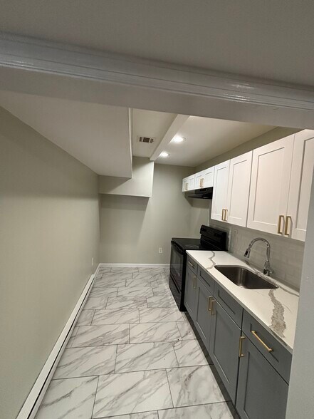 Building Photo - 109 E Main St