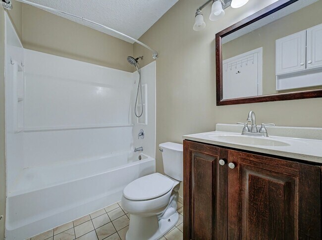 Building Photo - 96 Versailles Ct