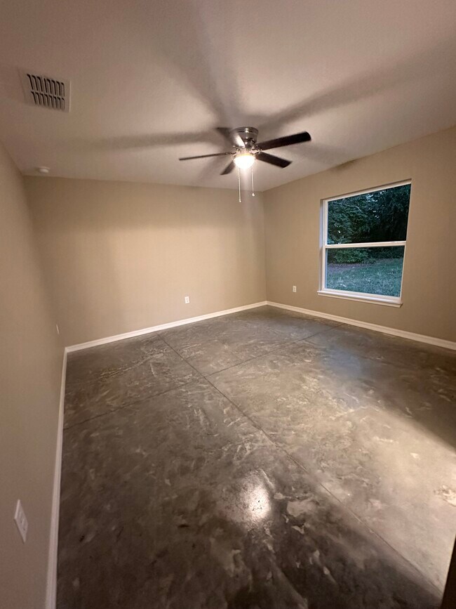 Building Photo - 442 Avenue A NE