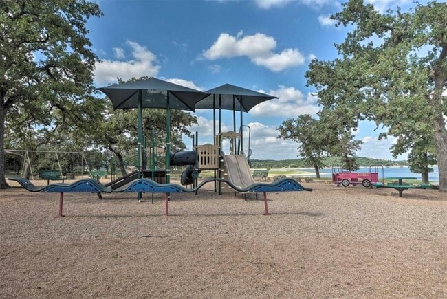 Building Photo - 18231 Lakepoint Cove