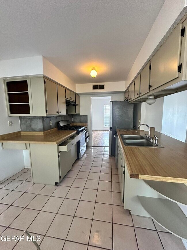 Building Photo - 1309 Lonewood Dr