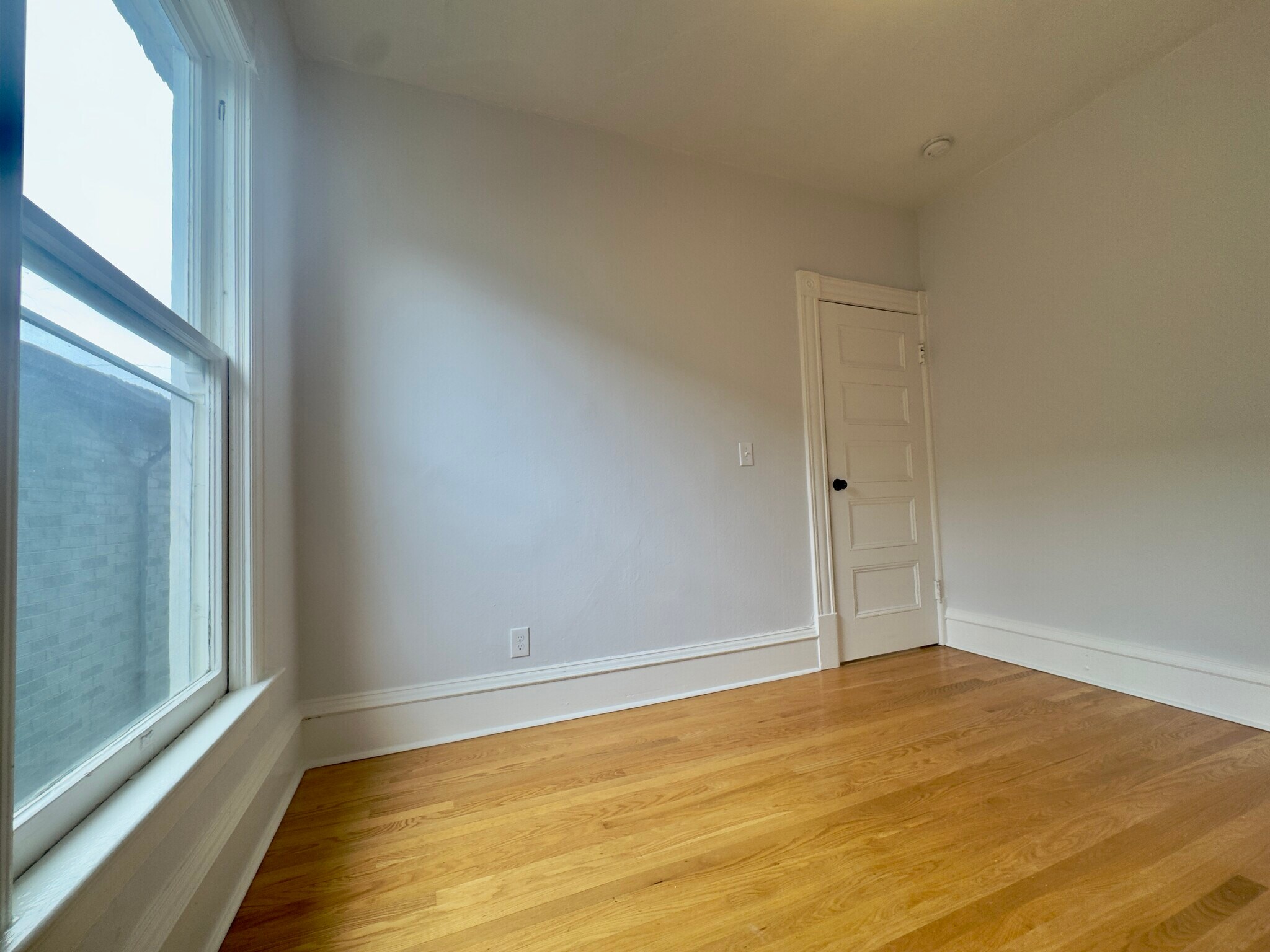 Building Photo - 716 37th St