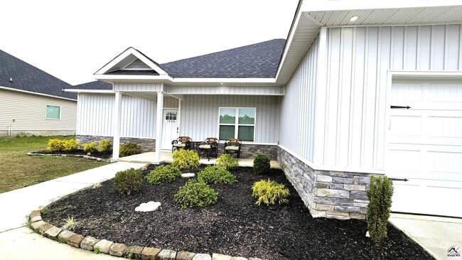 Building Photo - 1006 Adirondac Way