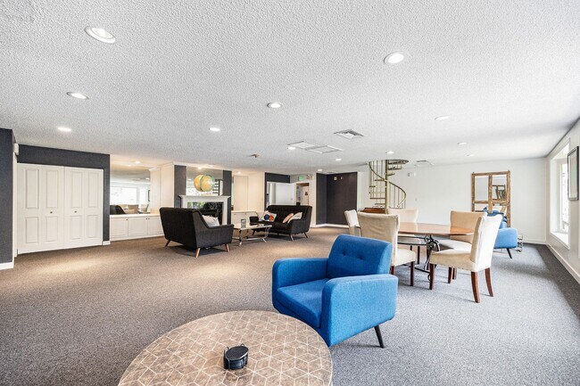 Building Photo - Spacious 1 bedroom home in the heart of Capital Hill! 1 Reserved Parking Space and Storage Unit!