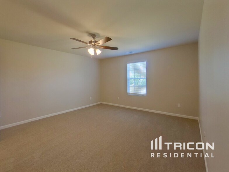 Building Photo - 2153 Trollinger Dr