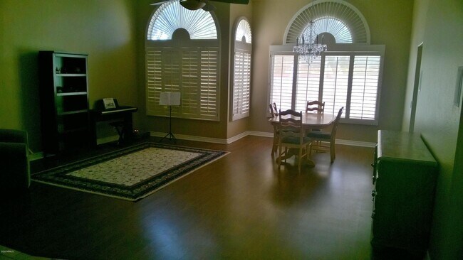 Primary Photo - 1331 W Muirwood Dr
