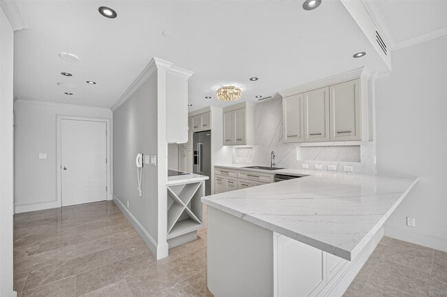 Building Photo - 5110 San Felipe St