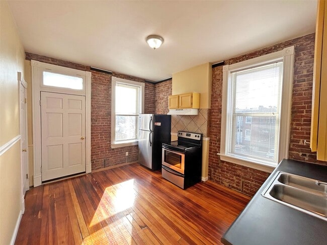 Building Photo - 4658-4660 Tyrolean Ave