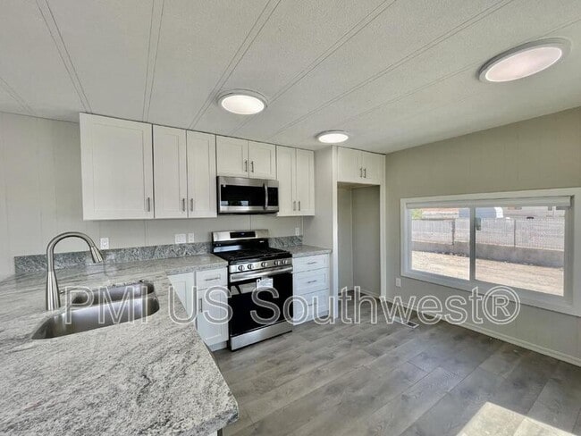 Building Photo - 437 Riverfront Dr