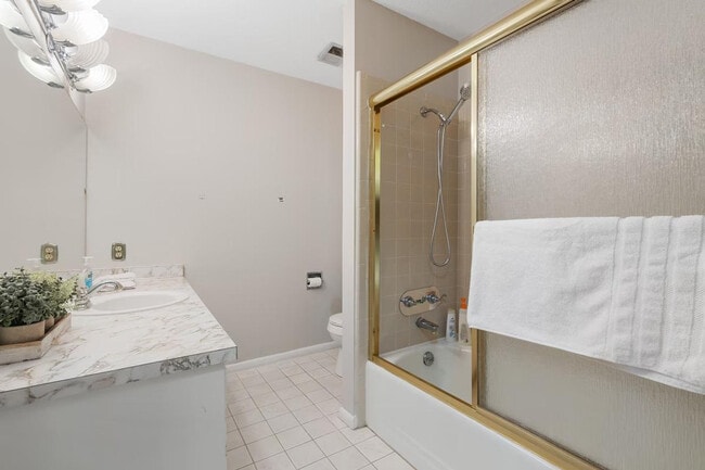 Building Photo - 710 SE Maynard Rd