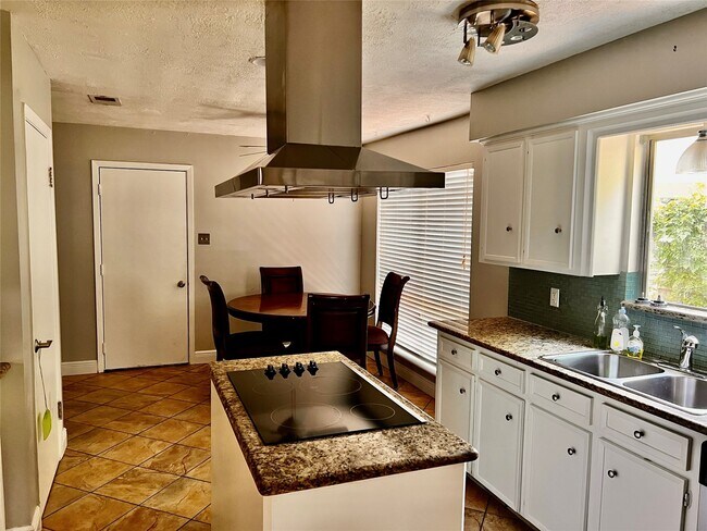 Building Photo - 11613 Pinyon Pl