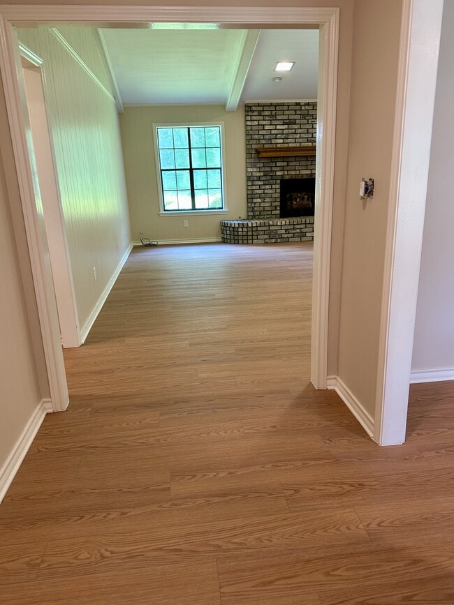 Building Photo - 5802 Kevin St