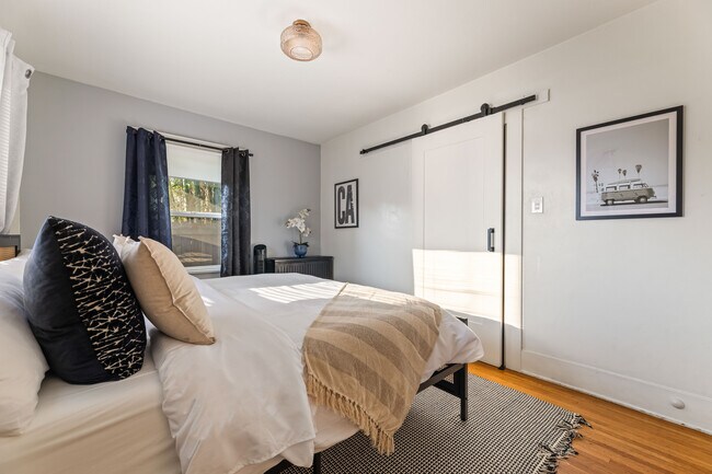 Building Photo - 732-736 Redondo Ave