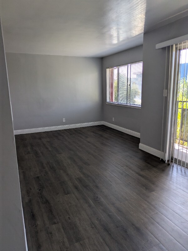 Building Photo - 2200 Royale Rd