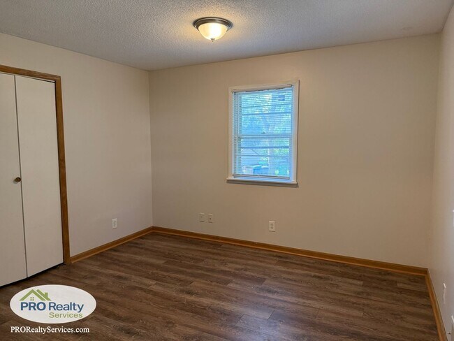 Building Photo - 4 Bedroom Home One Block from Medicine Lake