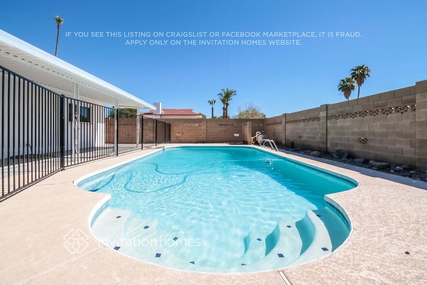 Building Photo - 1335 E Hermosa Dr