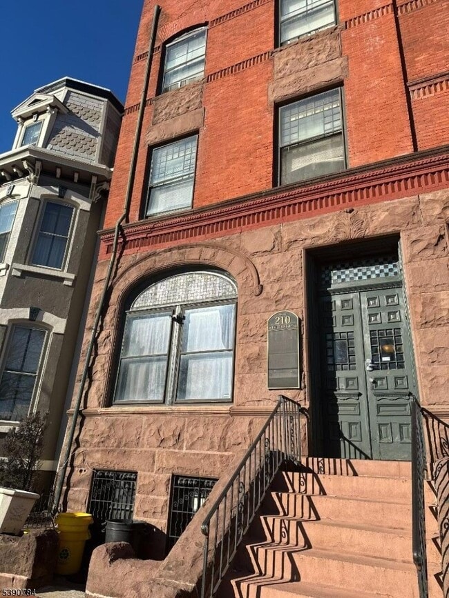 Building Photo - 210 W State St