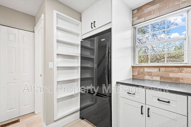 Building Photo - 2578 E Nichols Cir