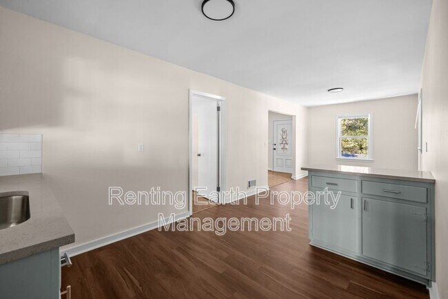 Building Photo - 1153 Linwood St