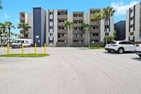 Building Photo - 10090 NW 80th Ct