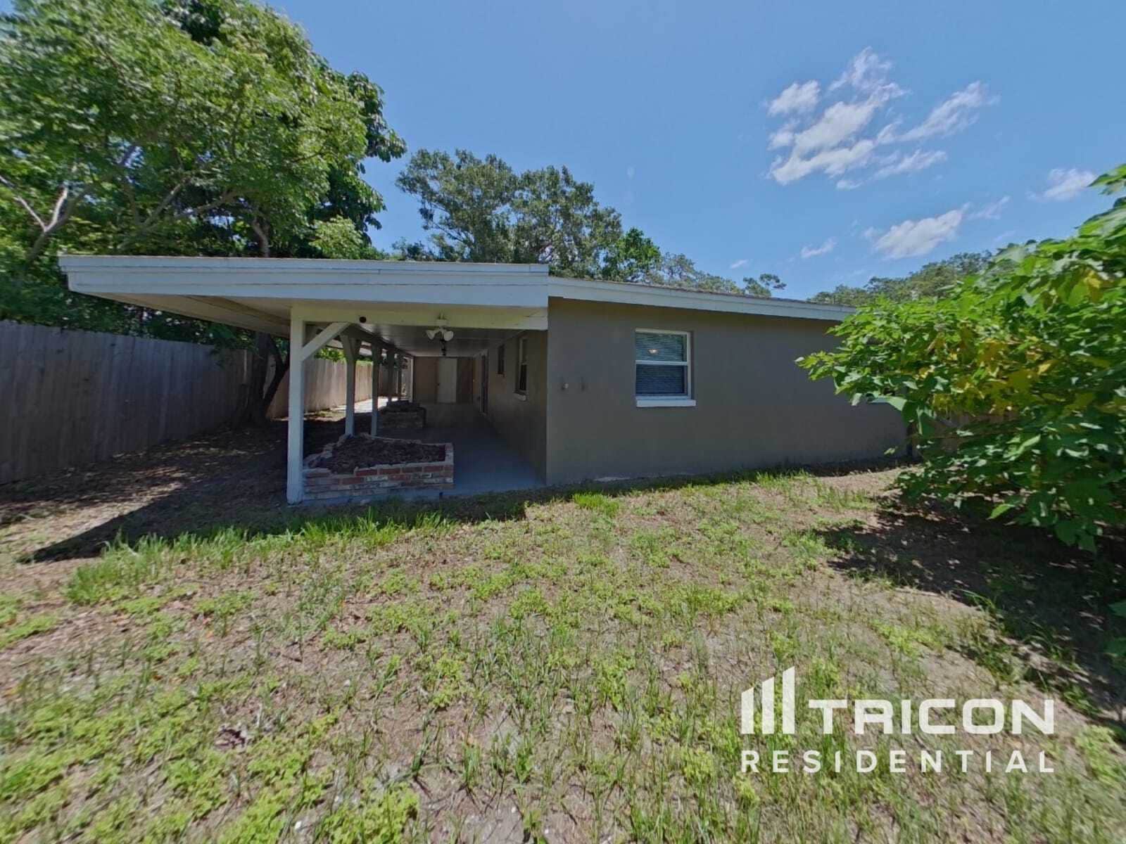 Building Photo - 2258 Lake Dr