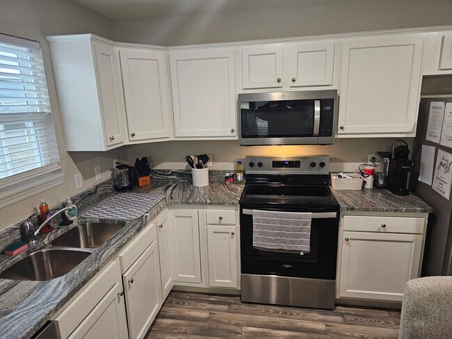 Building Photo - Cute New Construction Wilmington Ranch